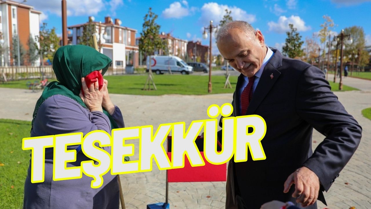 Türk bayrağını yere düşürmemek için gösterdiği duyarlılık yürekleri ısıtmıştı...