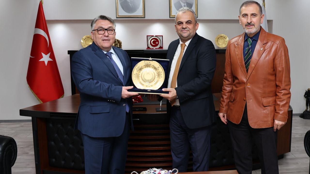 BEUN Kütüphanesine 400 Kitaplık Anlamlı Bağış!