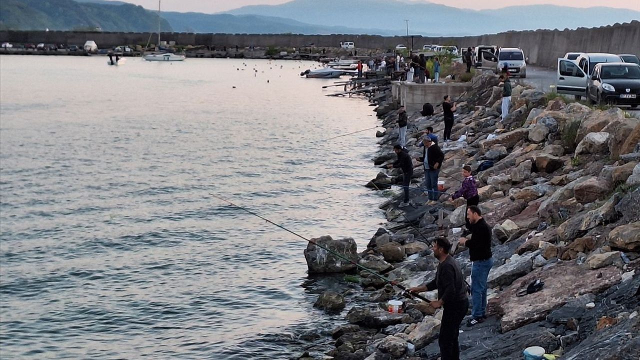 Zonguldak’ta Karadan Olta İle Balık Avlamak Yasakl