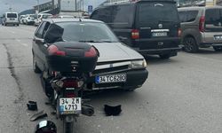 Ters şeride giren otomobil, motosiklete çarptı