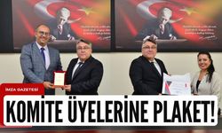 ZBEÜ Rektöründen Yabancı Diller öğretim üyesi ve komitesine plaket...