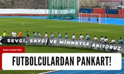 Futbolcular’dan Mustafa Kemal Atatürk’e pankart!