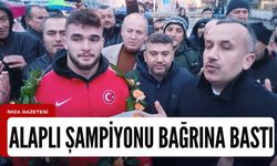 ALAPLI ŞAMPİYONUNU BAĞRINA BASTI