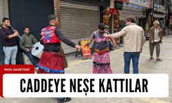 Romanlar caddeye renk kattı!