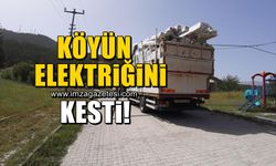 Seyahat halindeki kamyon köyün elektriğini kesti!