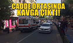 Cadde ortasında grup birbirine girdi!