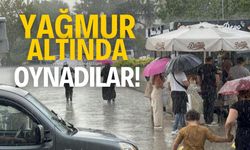 Yağmur altında oynadılar!