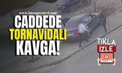 Cadde Ortasında Tornavidalı Kavga! Trafik Kazasına Sebep Oldular!