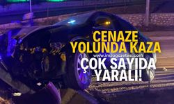 Cenazeye giderken yön tabelasına çarptılar! Çok sayıda yaralı