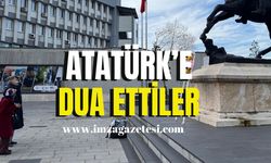 Yaşlı çift Atatürk’e dua etti