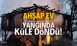 Ahşap ev yangında küle döndü