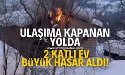 Yolu ulaşıma kapanan 2 katlı ev alevlere teslim oldu