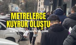 Dakikalarca sıra beklediler! Esnaf zor yetişti