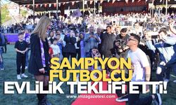 Kdz.Ereğli Belediyespor futbolcusu Alper Önal'ın çifte mutluluğu! Hem kupayı kazandı hem evlilik teklif etti