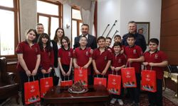 VALİ HACIBEKTAŞOĞLU’NDAN ANLAMLI JEST. SEMİH’E SÜRPRİZ DOĞUM GÜNÜ