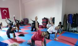 Anneler pilates ve yoga yaptı!