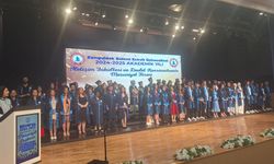 BEUN'DE SANAT VE İLETİŞİMİN BULUŞMASI: MEZUNİYET COŞKUSU