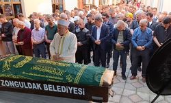 TİYATRO SANATÇISI ŞENAY ÇÖL'ÜN ANNESİ SON YOLCULUĞUNA UĞURLANDI