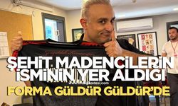 Şehit madencilerin isimlerinin yer aldığı forma Güldür Güldür oyuncularında