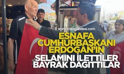 Esnafa Cumhurbaşkanı Erdoğan’ın Selamlarını İlettiler, Bayrak Dağıttılar