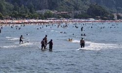 Tatil köyleri ve plajlar akına uğradı