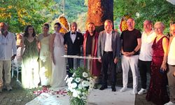 Gelin Ve Damat Nikah Sonrası Beyaz Güvercin Uçurdu...