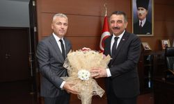 VALİ HACIBEKTAŞOĞLU’NDAN AMELEBİRLİĞİ’NE TEBRİK VE TEŞEKKÜR: “102 YILLIK DAYANIŞMA VE SOSYAL GÜVENLİK ÖRNEĞİ”