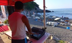 ZONGULDAK KIZLAR PLAJI’NDA MUHTEŞEM DJ PERFORMANSIYLA HAFTA SONU COŞKUSU YAŞANDI!