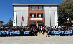 9. Sınıf Öğrencilerinin Önlük Giyme Töreni Coşkuyla Kutlandı