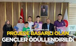 Projede Başarılı Olan Gençler Ödüllendirildi