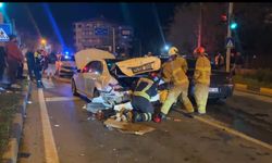 Kırmızı Işıkta Kazaya Neden Oldu, Otomobilini Bırakıp Kaçtı
