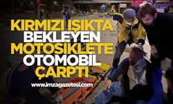 Kırmızı Işıkta Bekleyen Motosiklete Otomobil Çarptı!