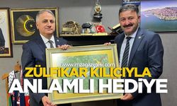 Zülfikar kılıcıyla anlamlı hediye