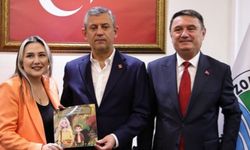 Özgür Özel’e “Adalet Ağacı” Kitabı Zonguldak Belediyesi’nde Takdim Edildi