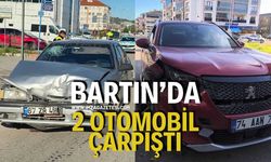 Kaza Anı Kamerada: Bartın'da 2 Otomobil Çarpıştı