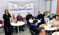 Sahnede Dayanışma, Salonda Vefa...