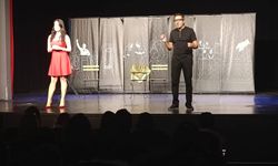 “Boşanma Teklifi” Sahnelendi: Siyasi Mizah Sahneyi Salladı!