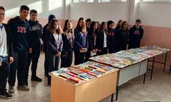 Kardeşlik Sözde Kalmadı Öğrenciler Kütüphaneye Kitap hediye Ettiler Okul Bahçesine Fidan Diktiler