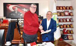 Belediye Başkanından Emekliye Ayrılan 45 Yıllık Çaycıya Teşekkür!