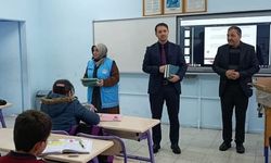 Seçmeli Derse Anlamlı Dokunuş: Öğrencilere Kur’an-ı Kerim Hediye Edildi