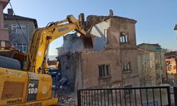 Tehlike arz ediyordu! Yıkıldı!