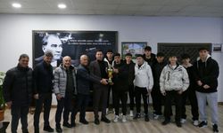 Kilimli Belediyespor U18 Takımı Belediyede Ağırlandı