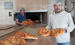 Devrek’te Ramazan pidesi vatandaşların tüketimine sunulmaya başlandı