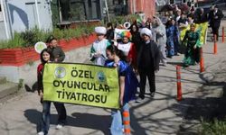 Kilimli’de Bir İlk: Tiyatro İçin Yürüdüler, Sanatla Buluştular