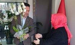 AK Parti Merkez İlçe Başkanı’ndan Tülay Sayılı’ya Sürpriz 8 Mart Kutlama