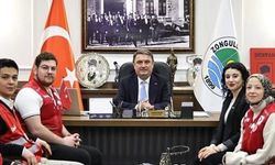 Genç Kızılaylılardan Tahsin Erdem’e Nezaket Ziyareti
