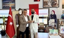 Akif Manaf’a Büyük Mübadele Derneği’nden Evrensel Kardeşlik ve Barış Ödülü