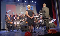 Zonguldak’ta Türk Halk Müziği Rüzgarı Esti! Salon Tıklım Tıklım Doldu