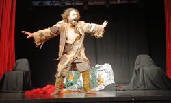 Tek Kişilik Dev Performans! Notre Dame’ın Kamburu Büyük Beğeni Topladı