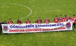 Zonguldak M Tipi Cezaevi Futbol Takımı, Sahaya Anneler Günü Mesaji Pankartı İle Çıktı